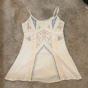 urban outfitters skyler embroidered mini dress-size medium